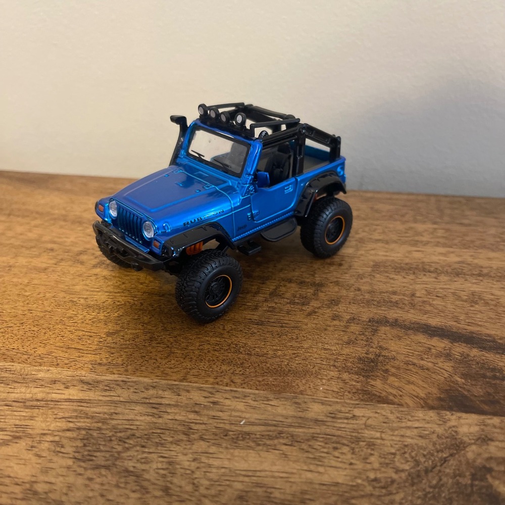 Maisto 1/35 Diecast 2003 Jeep Wrangler Rubicon Blue Off-Road Model Car